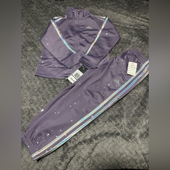 Adidas Girls/Toddler Sweatsuit Size.5 BNWT - Picture 1 of 4